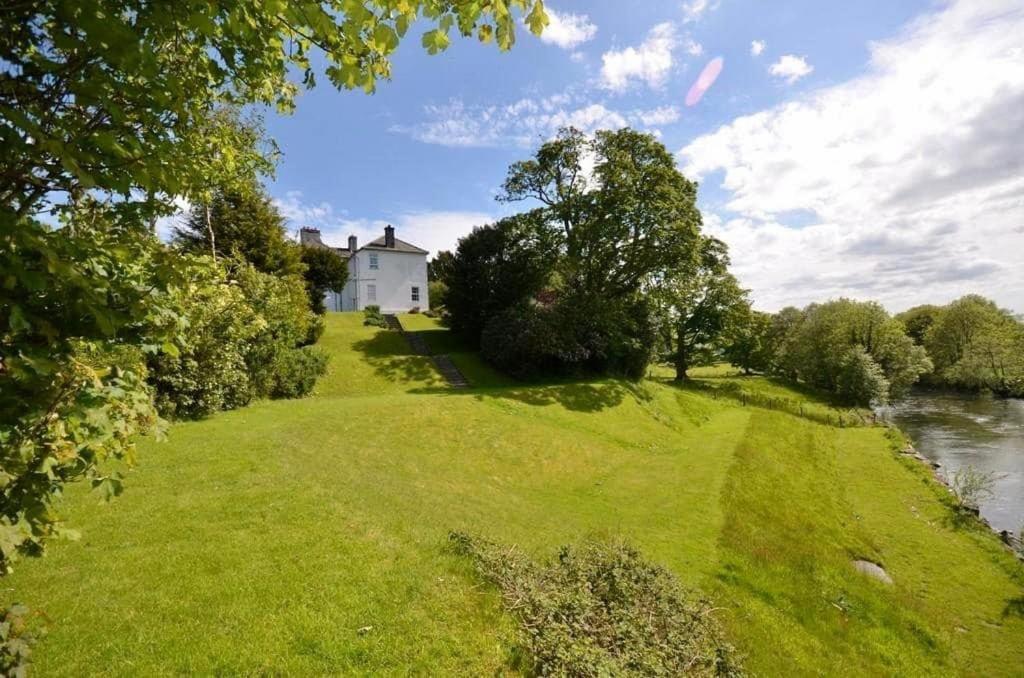 Aberhiriath Hall - The Old Georgian Manor House By The River Dyfi Cemmaes Exterior photo